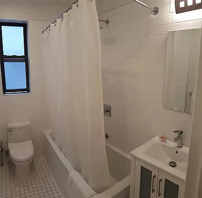 Rented by Apartment Luxe Realty Group, Inc | media 18
