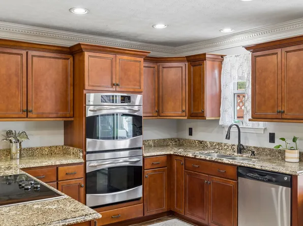 111 River Bend Rd, Hendersonville, TN 37075
