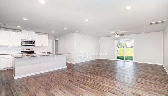 5 bed, 3.0 bath, 2620 sqft, $2,445 — Photo 4