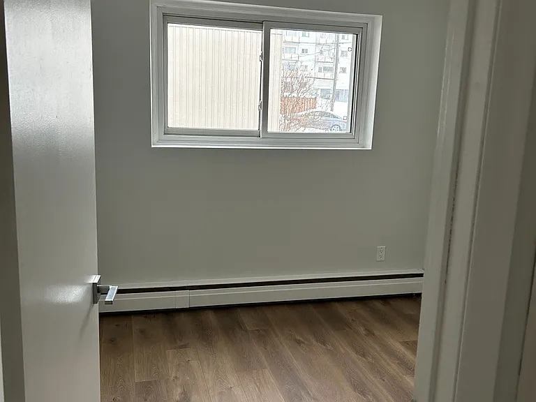 180 Nipigon St #4 — Photo 7