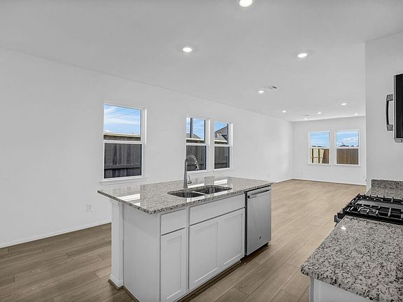 4th image of 8086 Magnolia Prairie Ln