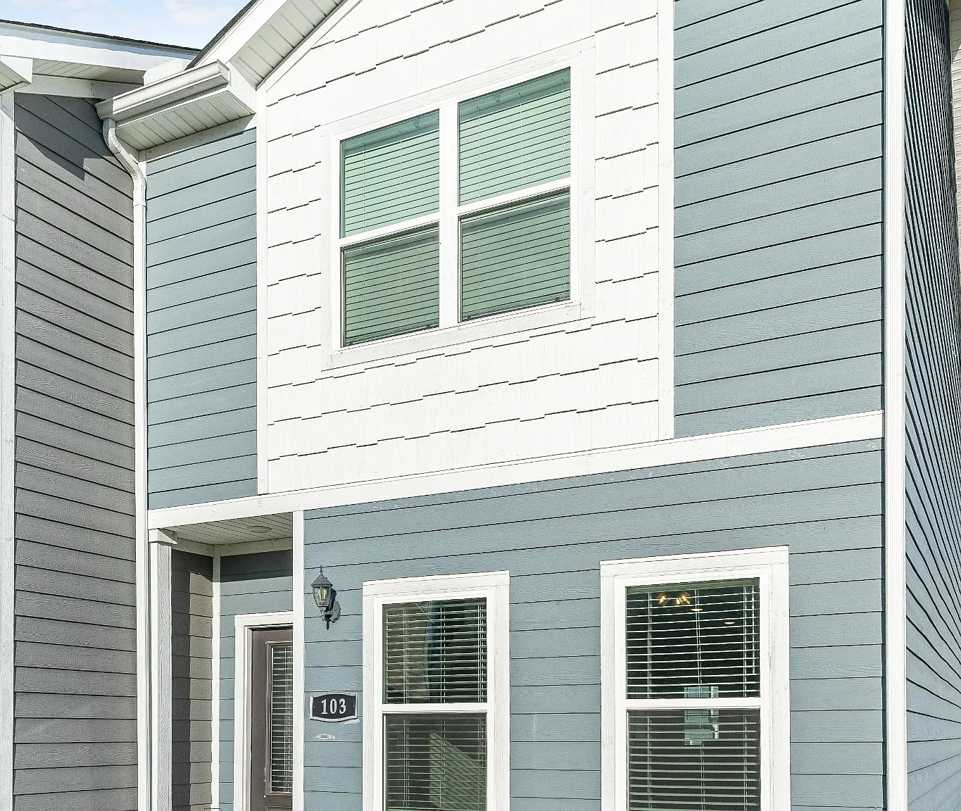 2 bed, 2.5 bath, 1167 sqft, $1,600 — Photo 2