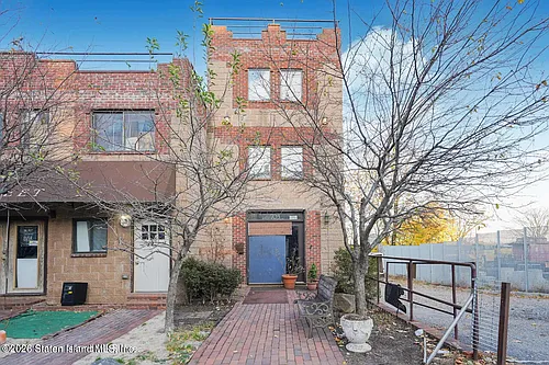 703 Bay St Photo 1