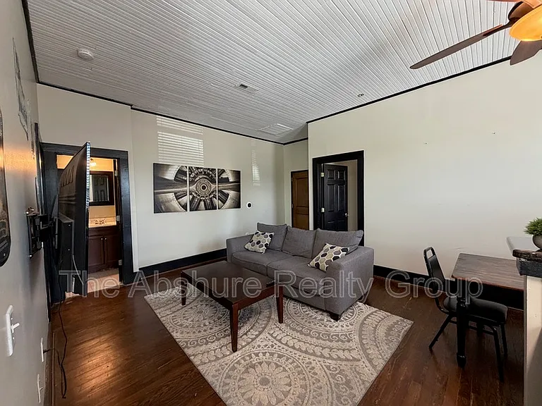 523 E Broad St #B-1 — Photo 10