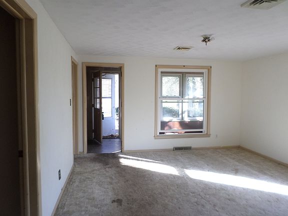 4th image of 57883 Oakside Ave