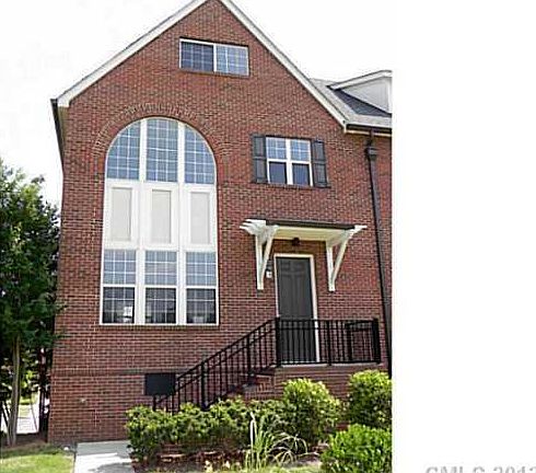 2nd image of 120 Steinbeck Way APT A