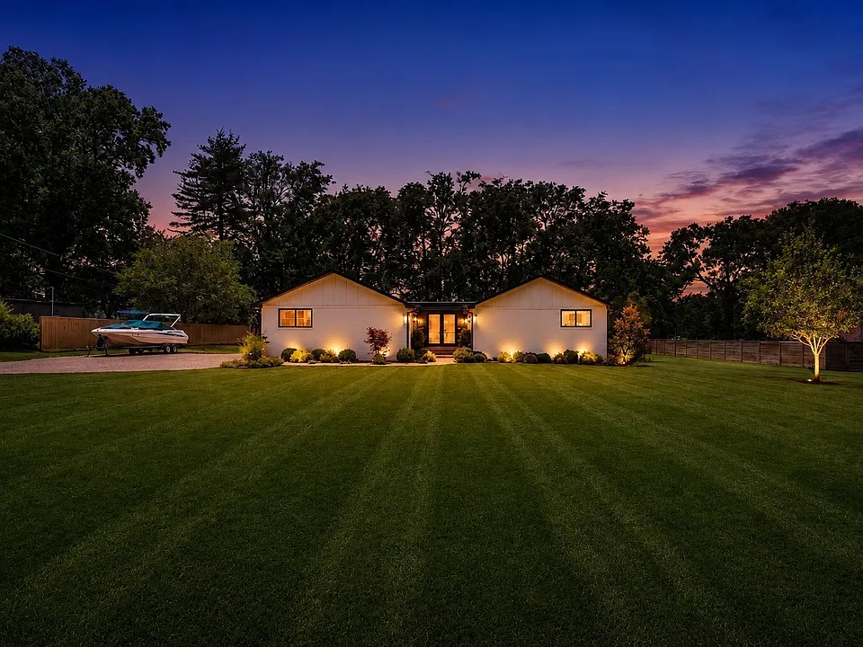 908 Lakeshore Dr