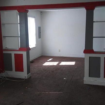 2nd image of 3030 N Gladstone Ave