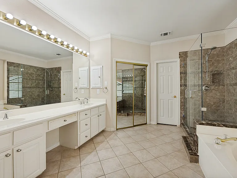2129 Argyle Dr — Photo 6