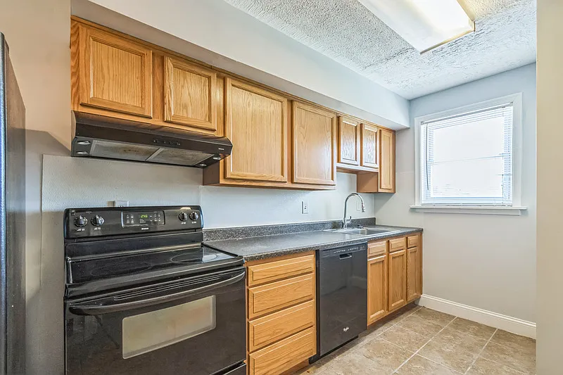1 bed, 1.0 bath, 1051 sqft, $1,200 — Photo 2