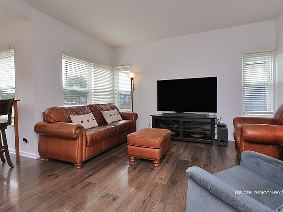 5th image of 299 Haywood Dr