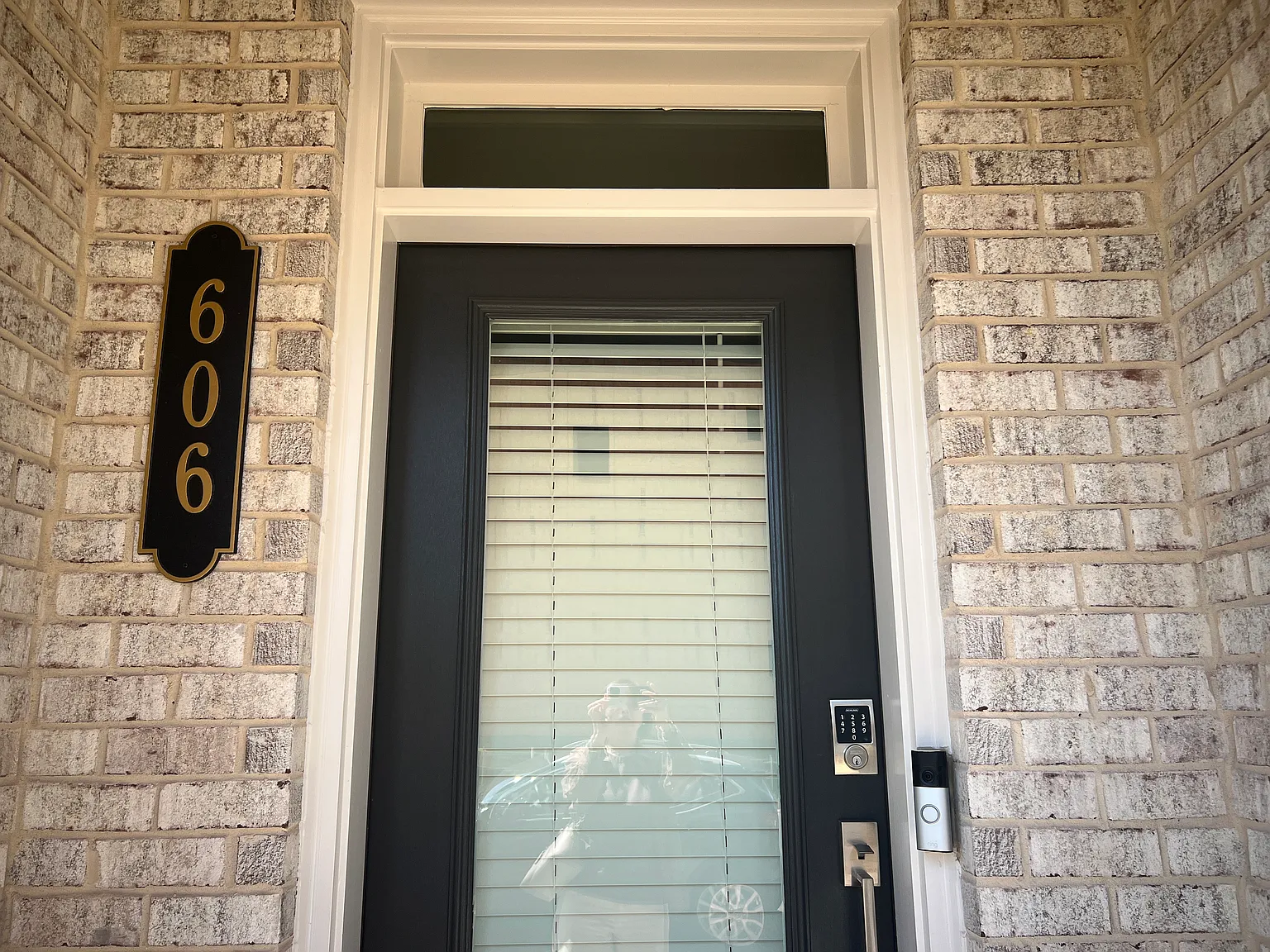 4 bed, 3.5 bath, 2359 sqft, $3,000 — Photo 2