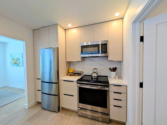 3rd image of 101 Darlington Ln