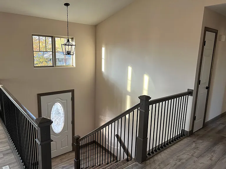 406 E Main St — Photo 4