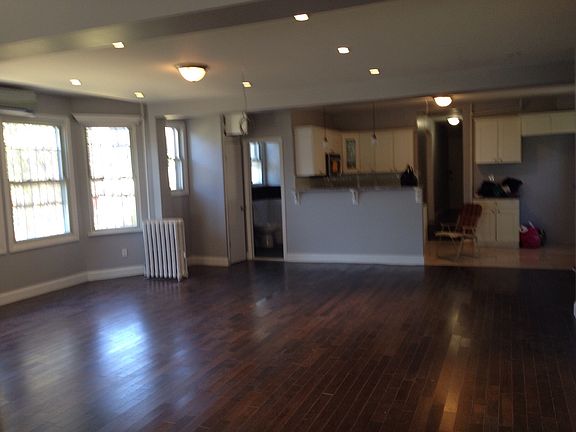 3rd image of 764 N Oak Dr