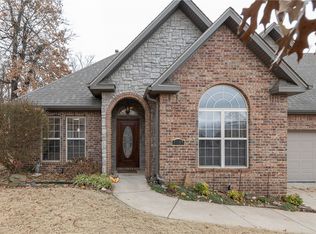 4005 N Zion Valley Dr, Fayetteville, AR 72703
