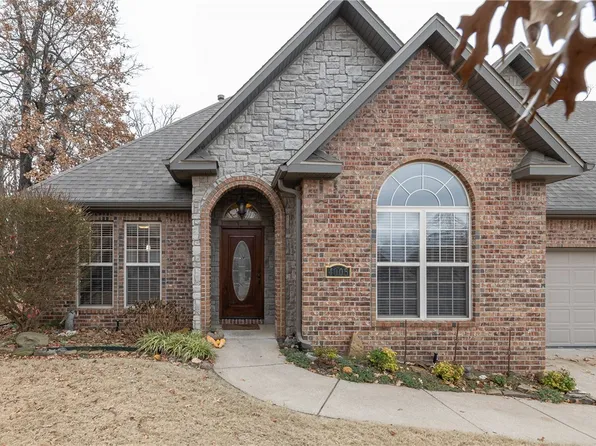4005 N Zion Valley Dr, Fayetteville, AR 72703