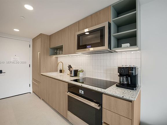 4th image of 159 NE 6th St #2607