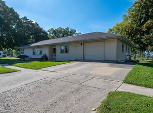 710 S 8th St, Oregon, IL 61061