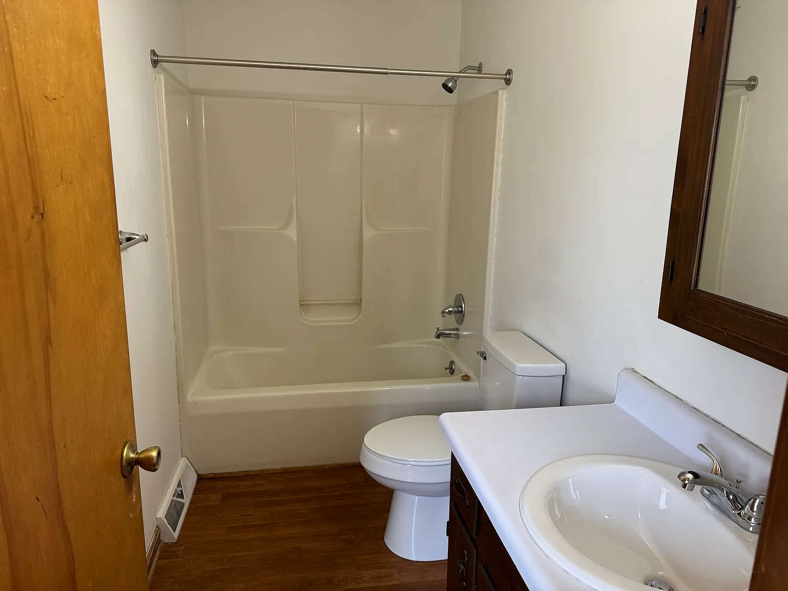 2 bed, 900 sqft, $1,300 — Photo 4