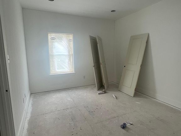 5th image of 308 Gilchrist Ave