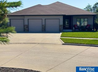 9547 Eastview Rd, Lincoln, NE 68505