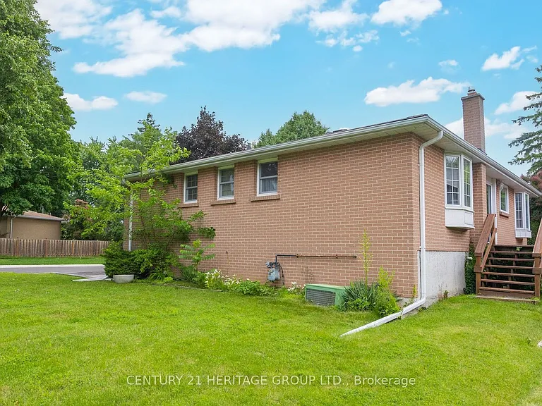 1 Dunsinane Dr — Photo 37