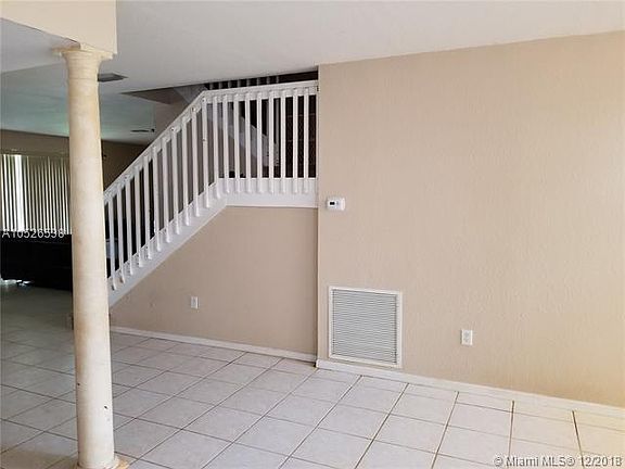3rd image of 1003 NW 167th Ave