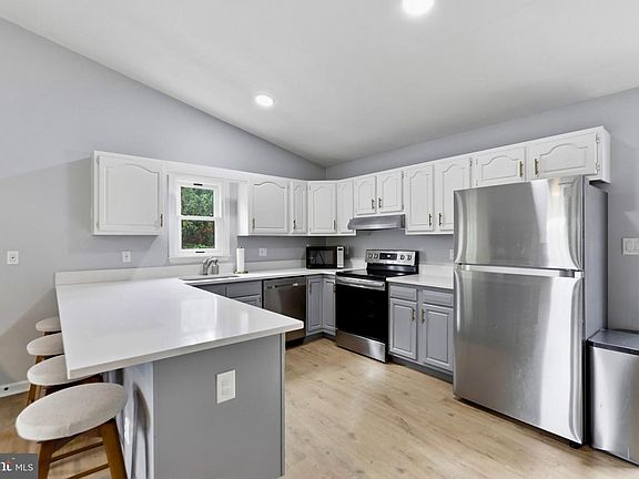 4th image of 1179 Brook Ct