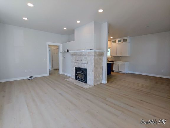 2nd image of 5207 Greenwood Ave N
