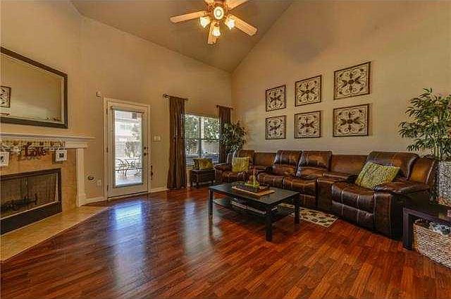 1st image of 812 Meadow Bluff Ct
