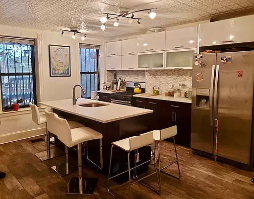 1st image of 464 Marion St #1