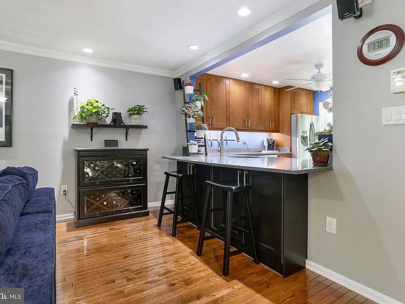 3rd image of 23 Carriage House Cres