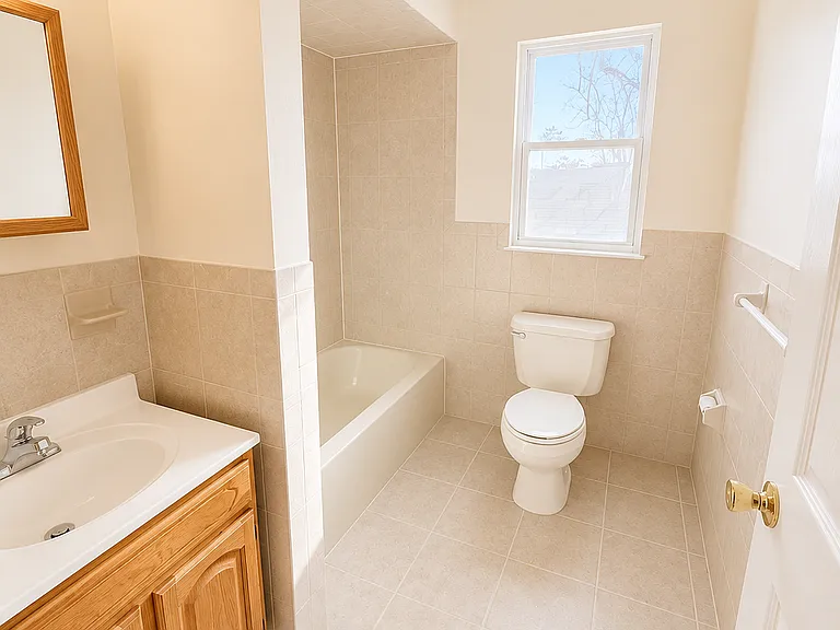 372-374 S 19th St #B — Photo 12
