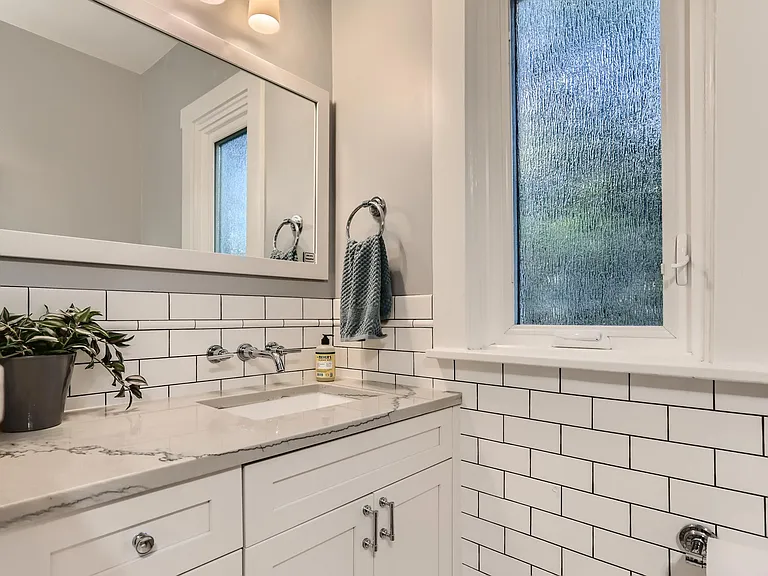 860 Adams St — Photo 18
