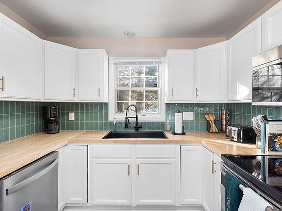 3rd image of 4435 Laurel Creek Dr