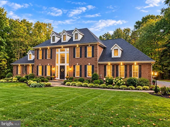 8340 Hudson Dr, La Plata, MD 20646