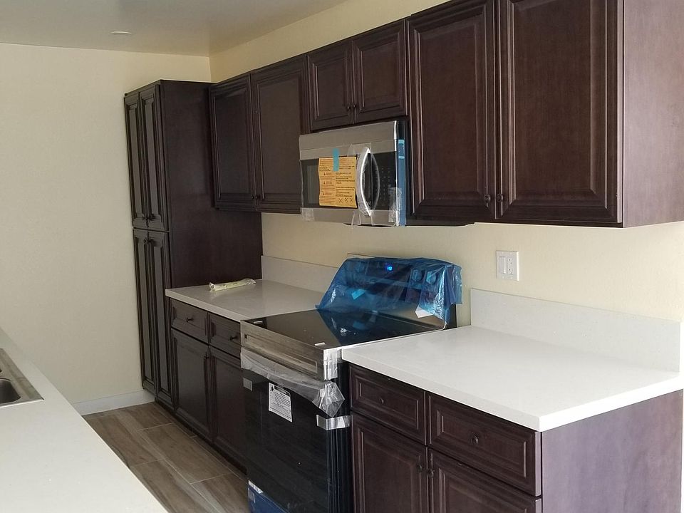 1st image of 5414 Newcastle Ave APT 9