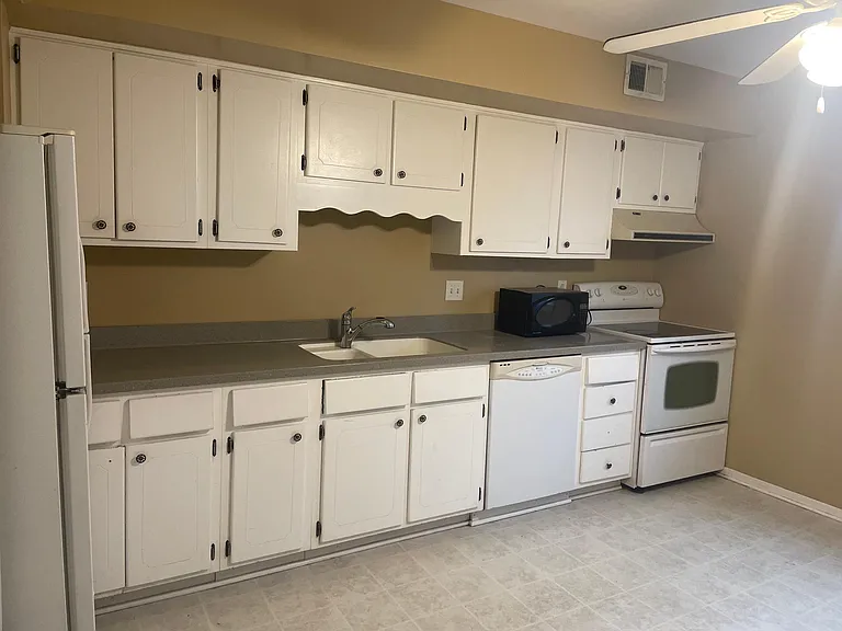 1115 Elizabeth Ct #5 — Photo 10