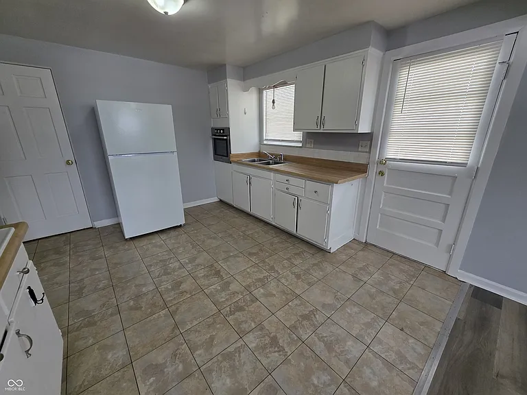 10166 Southeastern Ave — Photo 7