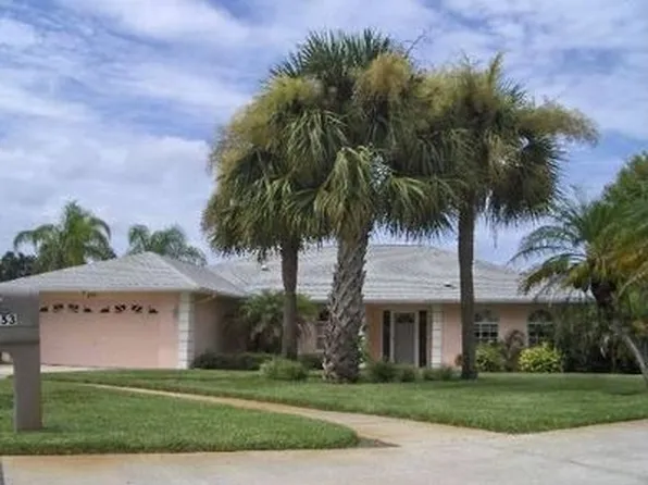 897 Champions Dr NE, Palm Bay, FL 32905