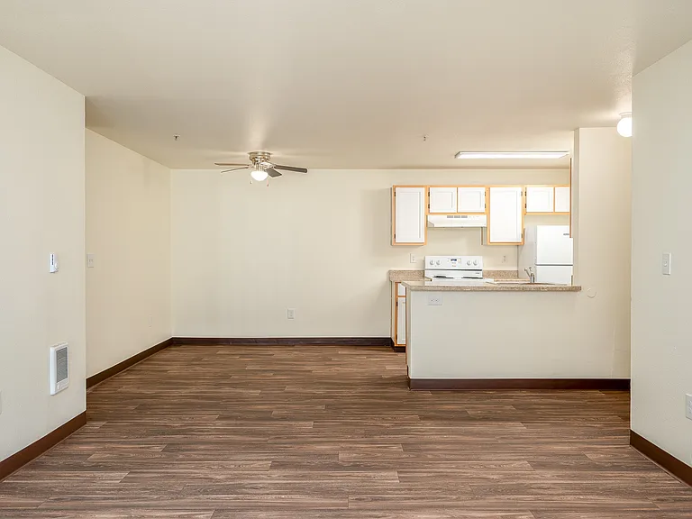Woodridge Apartments — Photo 12