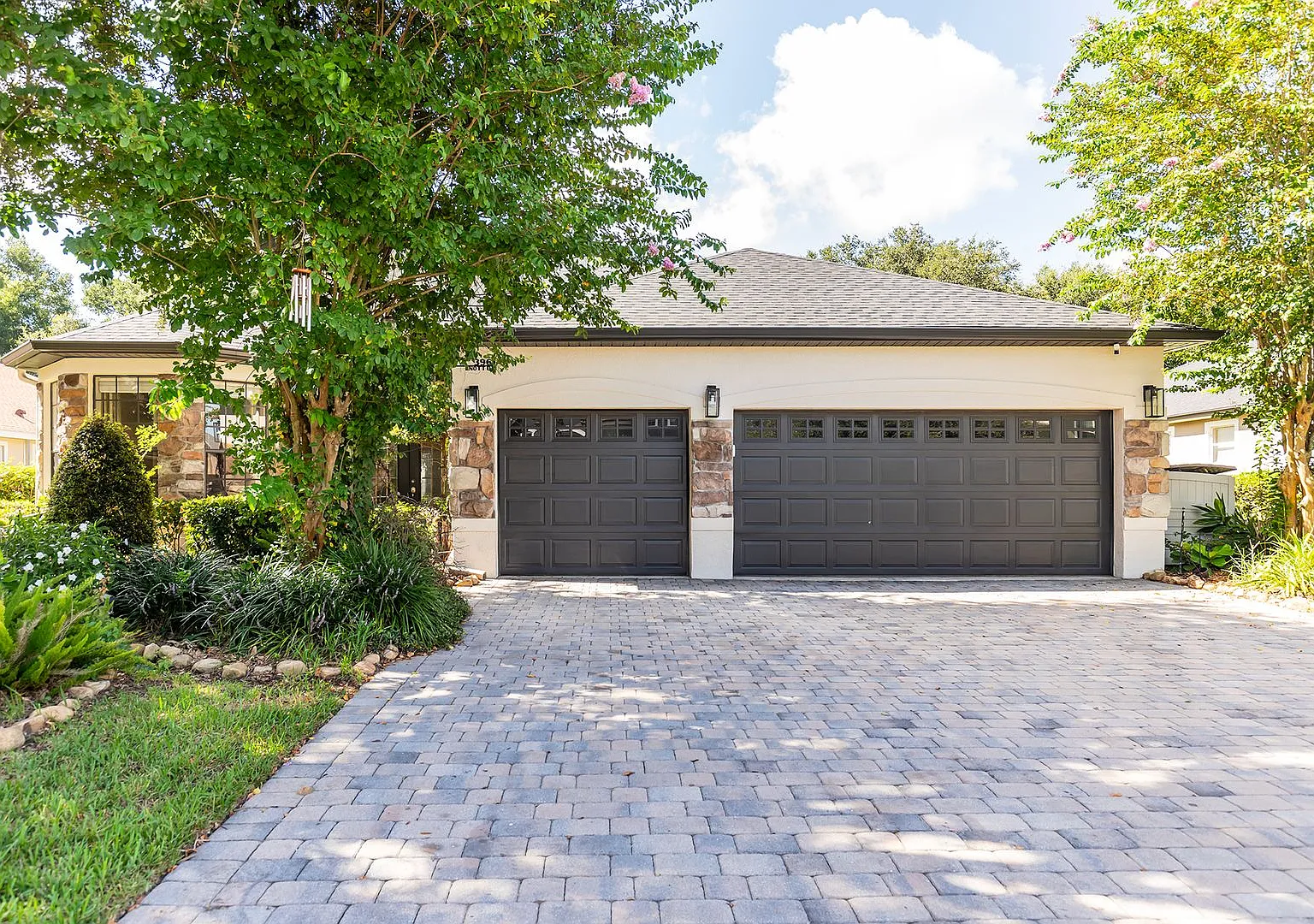 Truly Beautiful Heated Salt Pool Home In Rock Springs Ridge Community! — Photo 2