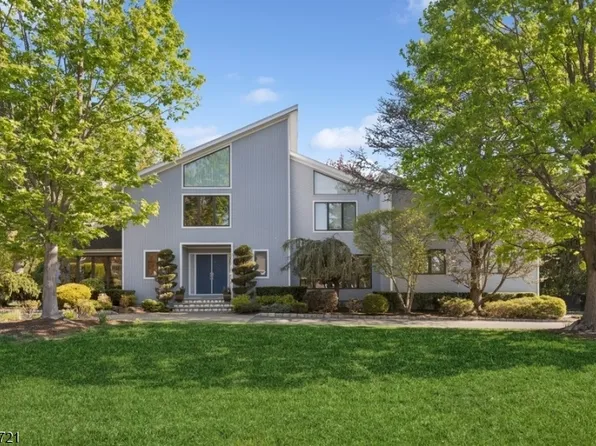 3 Blackberry Ln, North Caldwell Boro, NJ 07006