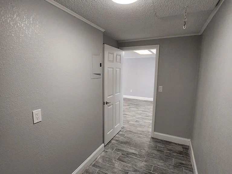 Strawberry Place Apartments — Photo 8