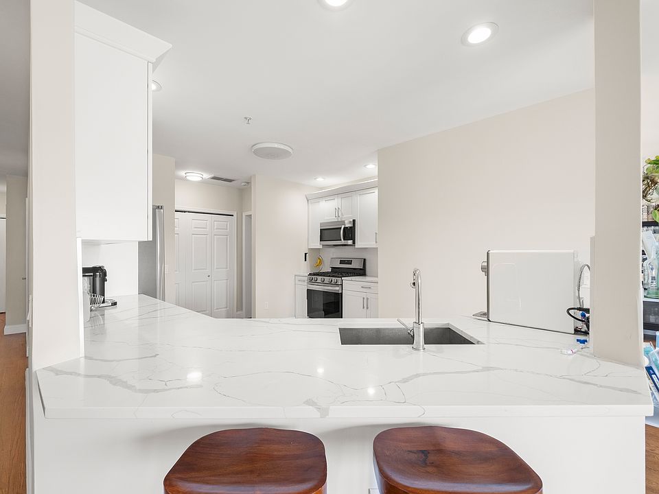 1st image of 250 The Promenade #250