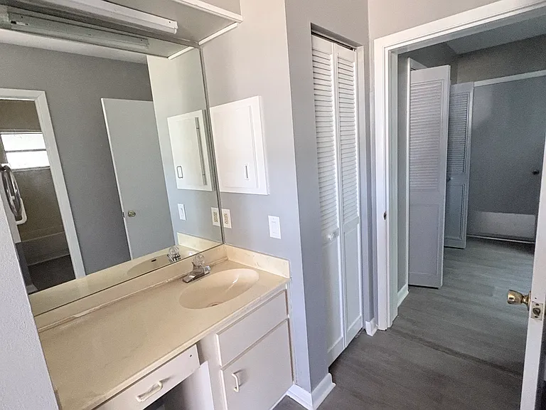 3421 & 3423 SW 27th St — Photo 14
