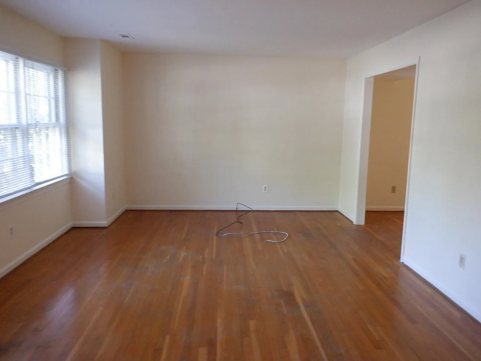 4 bed, 1.5 bath, 1699 sqft, $1,995 — Photo 2
