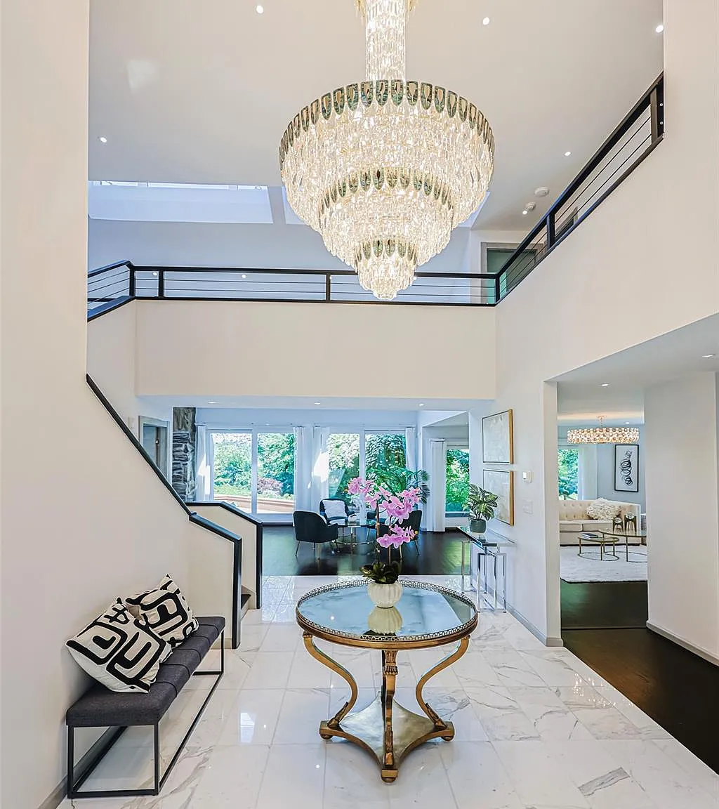 7 bed, 6.5 bath, 6900 sqft, $15,000 — Photo 2