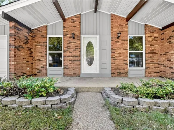 6360 Silver Fox Dr, Florissant, MO 63034